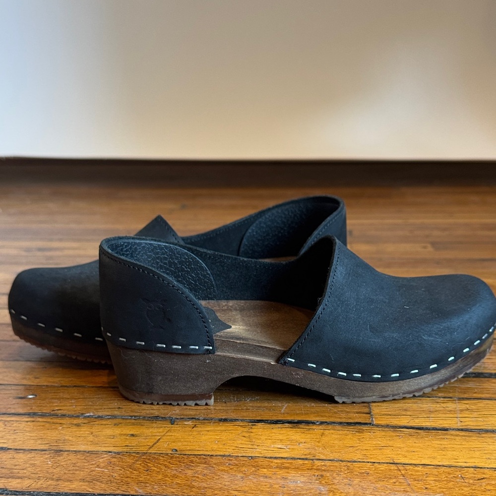 Black Women's Leather Clogs Mules